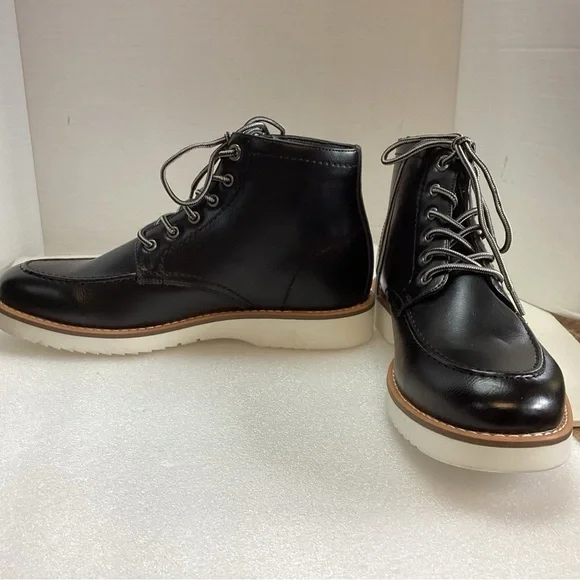 Steve Madden Men’s Black Boots NWOT
Size 8.5 - Picture 4 of 5